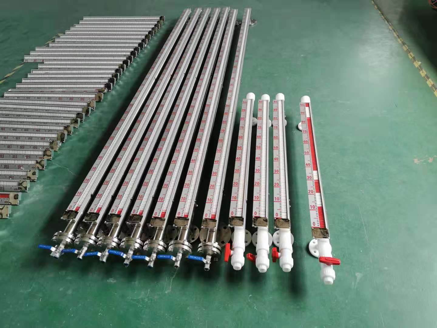 磁翻板液位計(jì)翻板自動(dòng)翻轉(zhuǎn)的原因