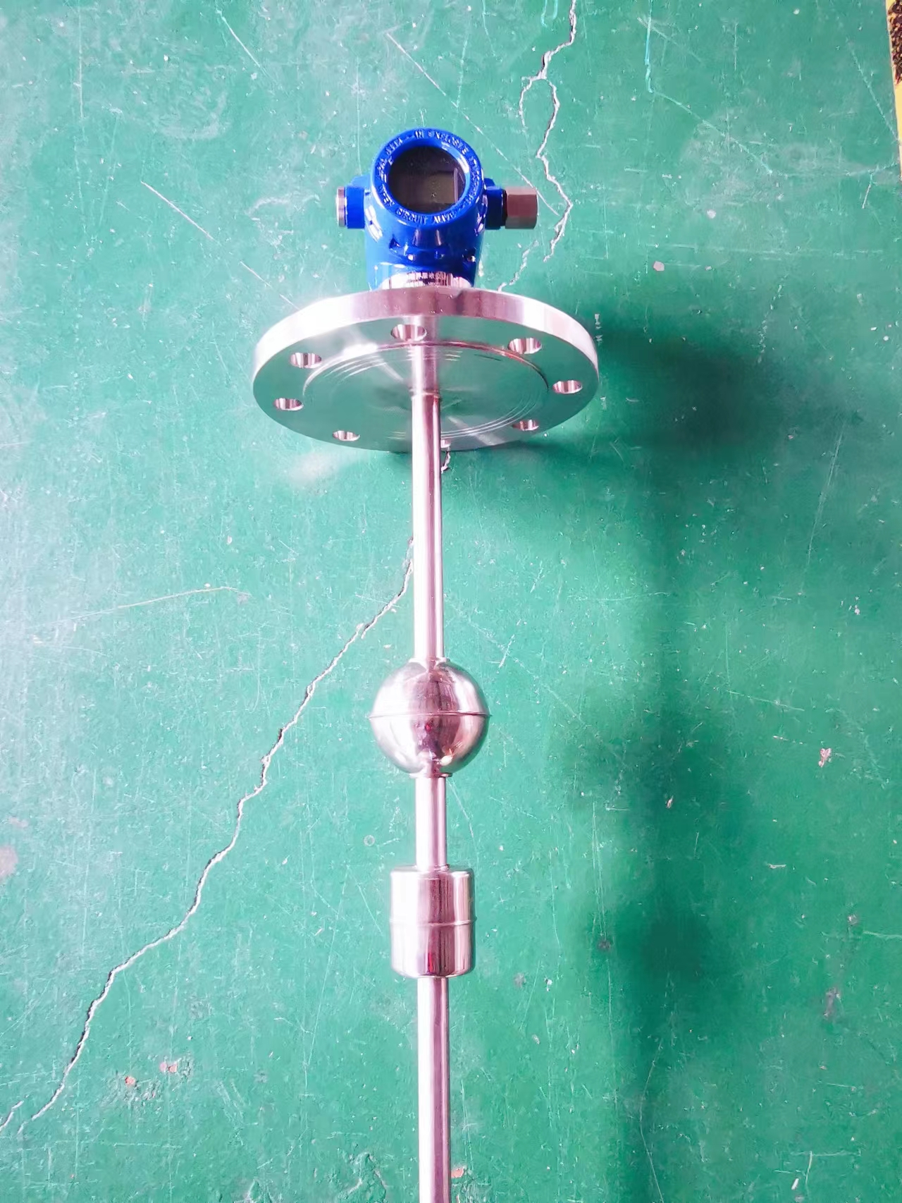 如何給磁致伸縮液位計(jì)更換浮球